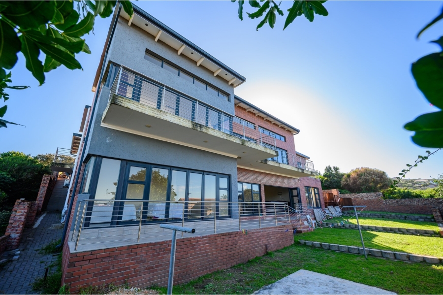 4 Bedroom Property for Sale in Blue Horizon Bay Eastern Cape